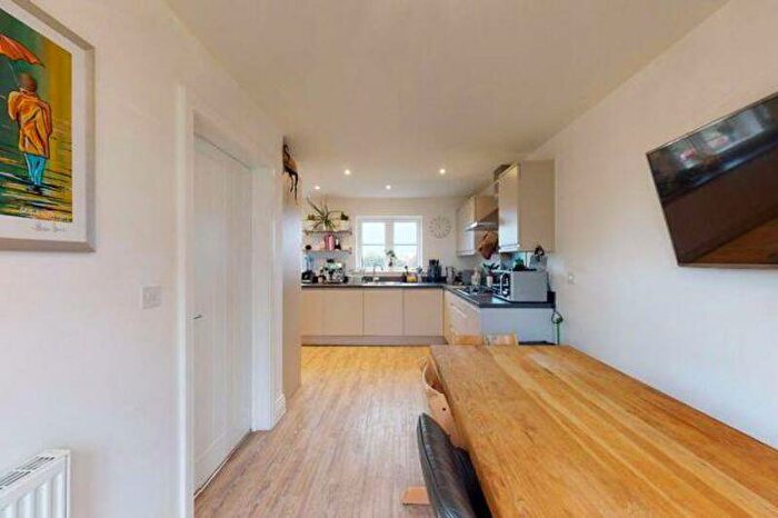 4 Bedroom Semi-Detached House To Rent In Longacres Way, Chichester, PO20