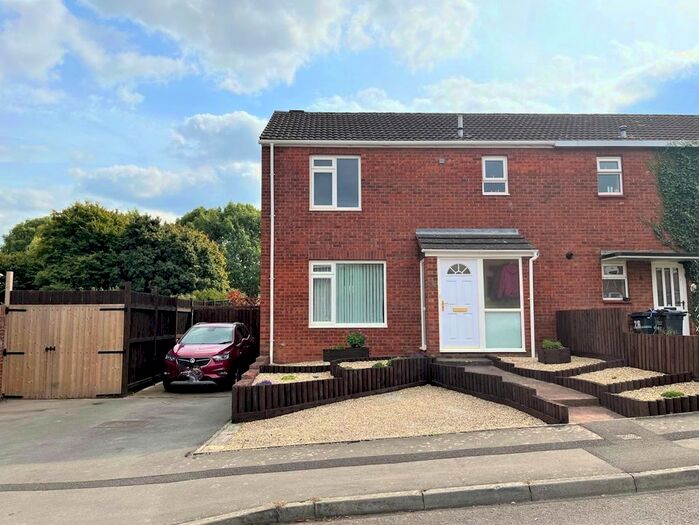 3 Bedroom Semi-Detached House To Rent In Hawthorn Road, Taunton, TA1