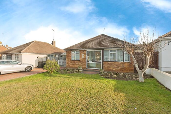 3 Bedroom Bungalow For Sale In St. Marys Way, Longfield, Kent, DA3