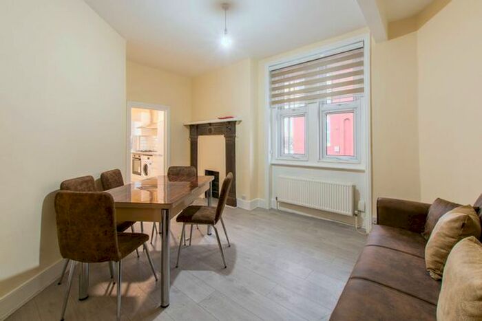 3 Bedroom Flat To Rent In Grand Parade, Harringay, London, N4