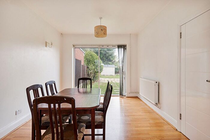 3 Bedroom Semi-detached House For Sale In Heming Road, Edgware, HA8