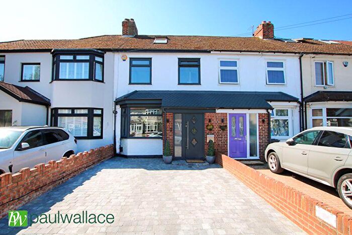 3 Bedroom Terraced House For Sale In Southfield Road, Waltham Cross, EN8