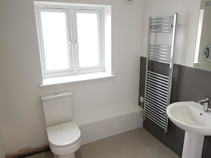 2 Bedroom End Of Terrace House To Rent In Beecroft Way, Dunstable, LU6