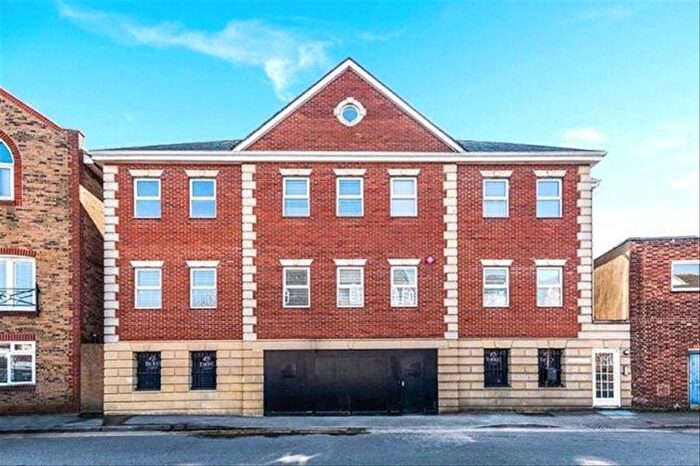 1 Bedroom Flat To Rent In Gogmore Lane, Surrey, KT16