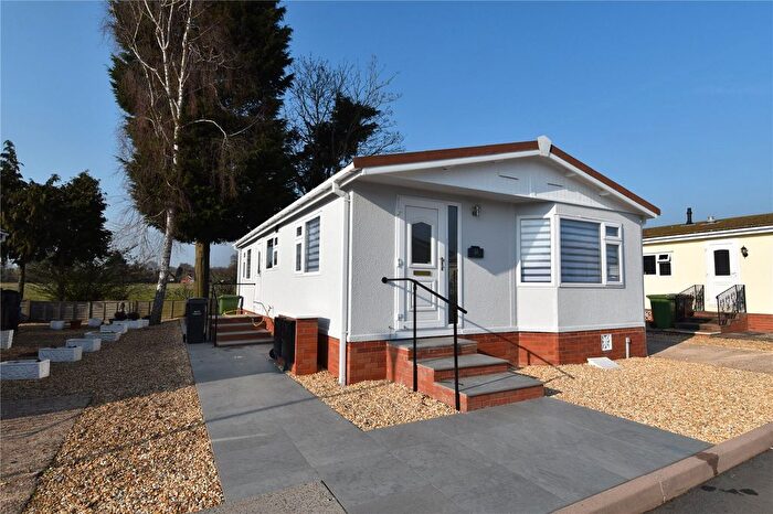 3 Bedroom Mobile/park Home For Sale In Doverdale Park Homes, Hampton Lovett, Droitwich, Worcestershire, WR9