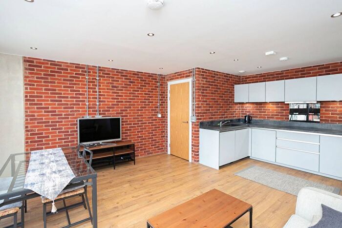 2 Bedroom Flat To Rent In Junction Court, Watford, WD17
