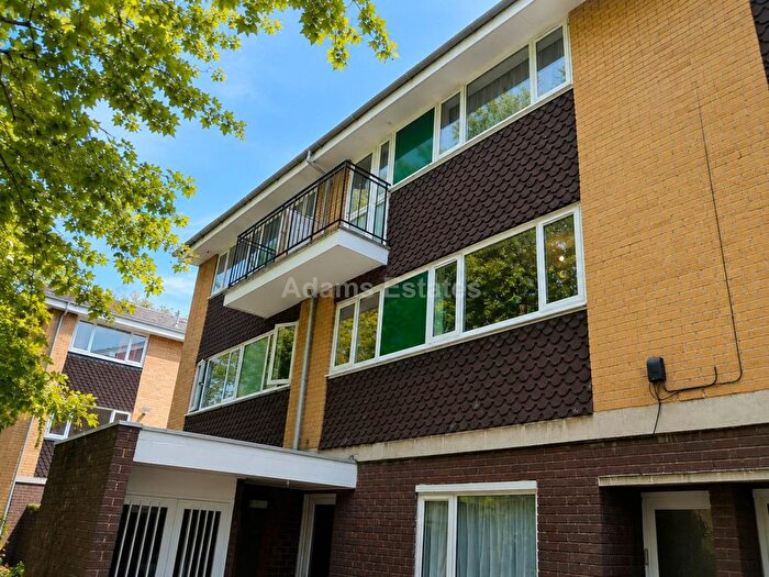3 Bedroom Flat To Rent In Nelson Terrace, Reading, RG1