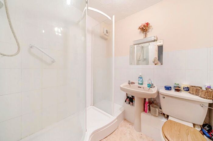 1 Bedroom Flat For Sale In Nixey Close, Slough, SL1