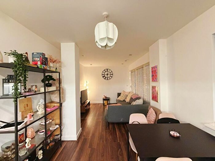 2 Bedroom Flat To Rent In Hillside, Harlesden, NW10