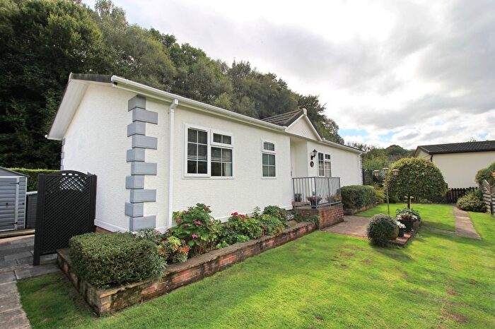 2 Bedroom Mobile/park Home For Sale In Goit Stock Lane, Harden, Bingley, West Yorkshire, BD16