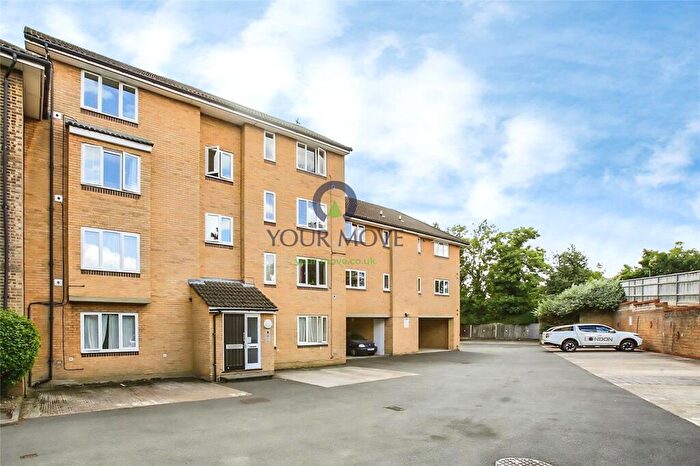 Flat To Rent In Westmoreland Drive, Sutton, Surrey, SM2