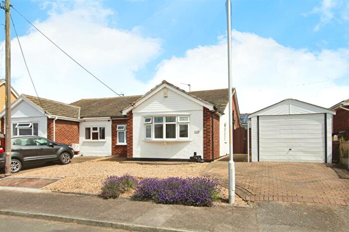 3 Bedroom Semi-Detached Bungalow For Sale In Drake Avenue, Minster On Sea, ME12