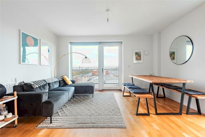 2 Bedroom Property To Rent In Hampden Road, Harringay, London, N8