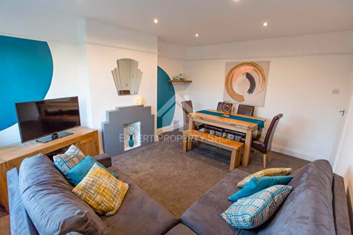 3 Bedroom Flat For Sale In Shrublands Close, Chelmsford, Essex, CM2