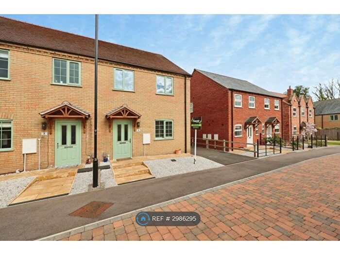 3 Bedroom Semi-Detached House To Rent In The Willows, Lincoln, LN2