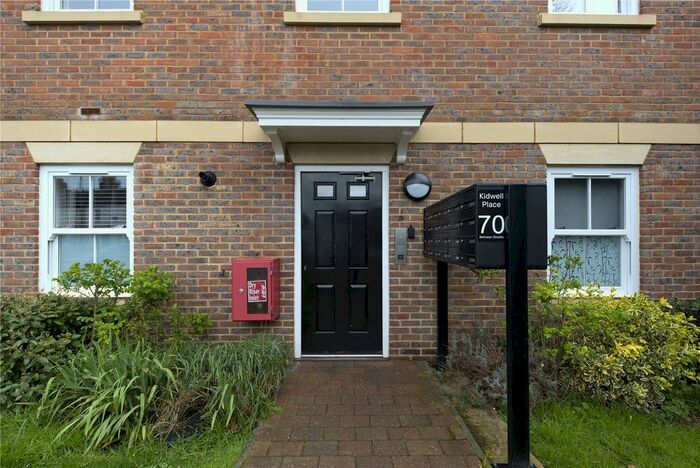2 Bedroom Flat To Rent In Kidwell Place, Between Streets, Cobham Surrey, KT11