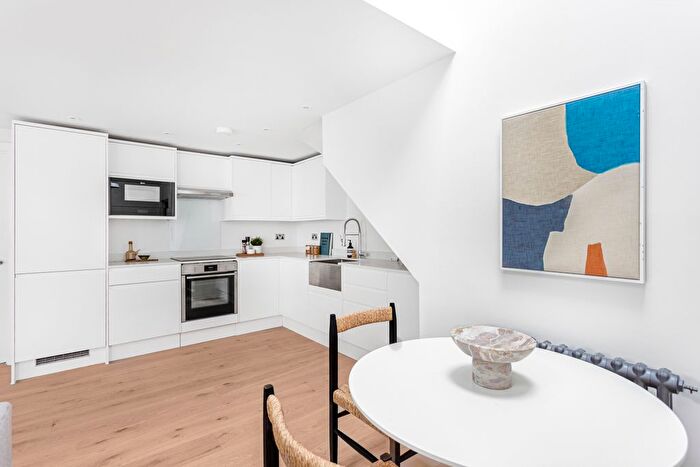2 Bedroom Flat For Sale In Church Road, Teddington, TW11