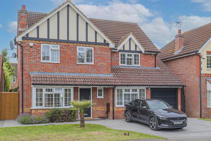 4 Bedroom Detached House To Rent In Long Grove Close, Broxbourne, Hertfordshire, EN10