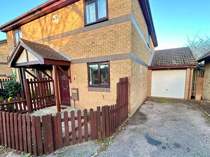 3 Bedroom Semi-Detached House To Rent In Fortescue Drive, Shenley Church End, MK5