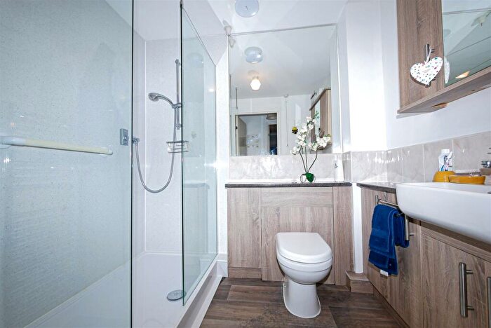 2 Bedroom Bungalow For Sale In Chiltern Close, Benson, OX10