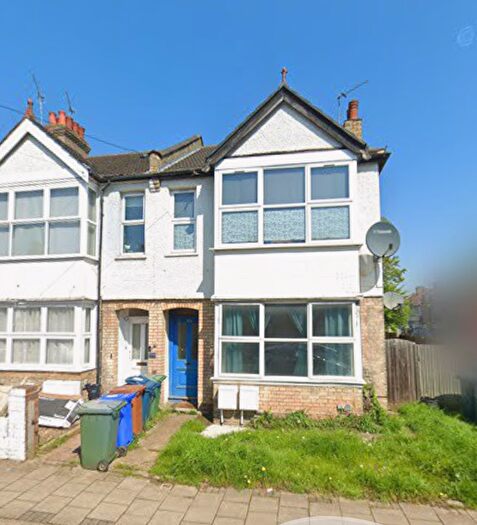 2 Bedroom End Terrace House To Rent In Rosslyn Crescent, Harrow, HA1