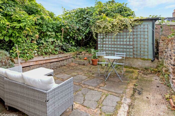 2 Bedroom Apartment To Rent In Grove Hill Road, Camberwell, London, SE5