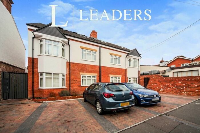 3 Bedroom Flat To Rent In Medina Road, Dunstable Rd, Luton, LU4