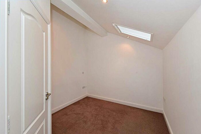 2 Bedroom Flat For Sale In Chester Road, Macclesfield, SK11