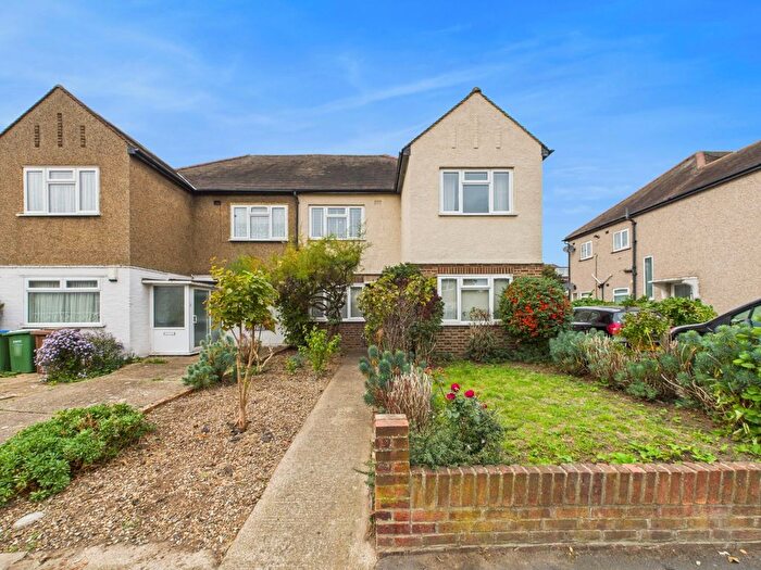 2 Bedroom Flat For Sale In Hudson Road, Bexleyheath, Kent, DA7