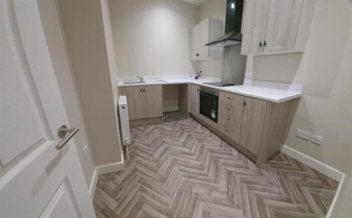 3 Bedroom Flat To Rent In Carlton Terrace, West Glamorgan, SA1