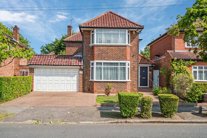 4 Bedroom Detached House For Sale In Cedar Drive, Hatch End, Pinner, HA5