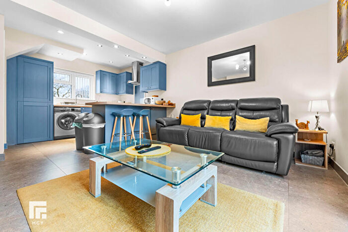 3 Bedroom Terraced House For Sale In St. Martins Crescent, Llanishen, Cardiff, CF14