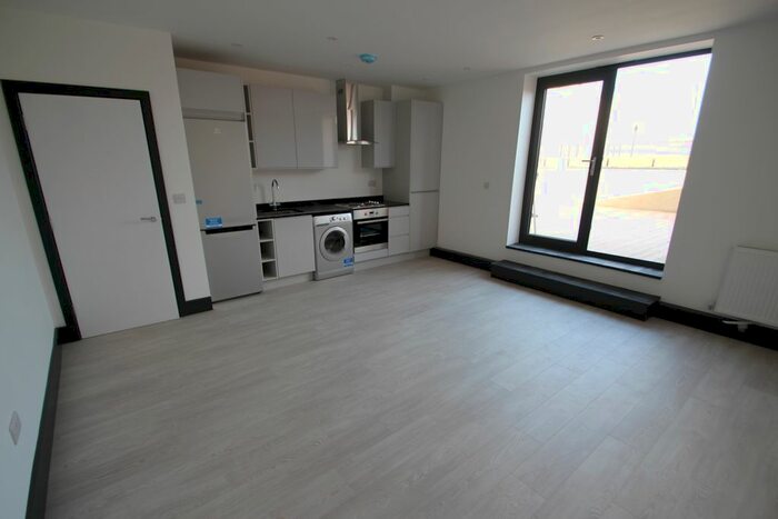 1 Bedroom Flat To Rent In Molesey Road, West Molesey, KT8