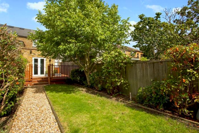 3 Bedroom Terraced House To Rent In Albert Street Windsor, SL4