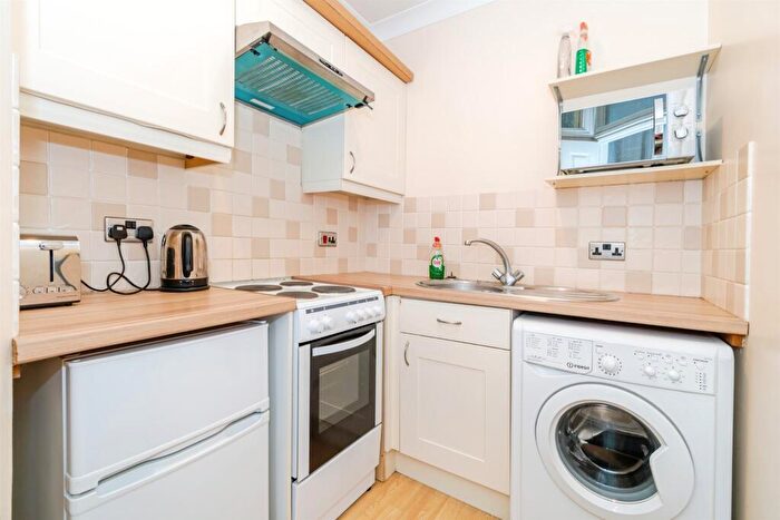 Studio To Rent In Hill Lane, Southampton, SO15