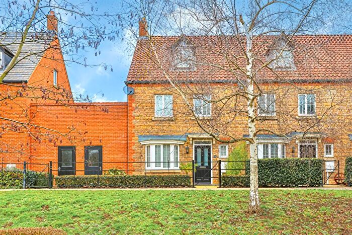 4 Bedroom Town House For Sale In Blackbridge Court, Thrapston, NN14