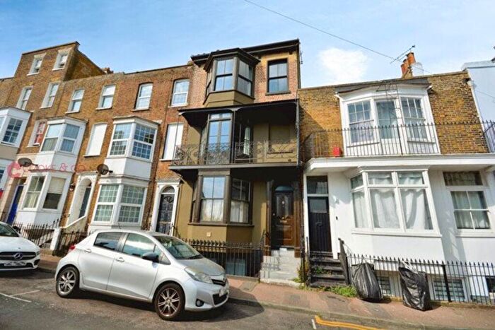 4 Bedroom Maisonette To Rent In Rose Hill, Ramsgate, CT11