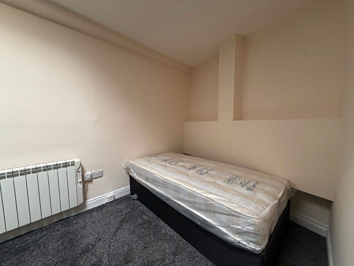 Studio To Rent In West Green Road, London, N15