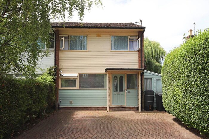3 Bedroom Semi-Detached House For Sale In Longbridge Close, Tring, HP23