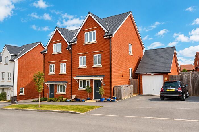 4 Bedroom Semi-Detached House For Sale In Leverett Way, Saffron Walden, CB10
