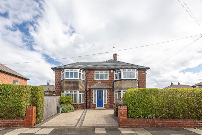 4 Bedroom Semi-Detached House For Sale In Brinkburn Avenue, Regent Farm Estate, Newcastle Upon Tyne, NE3