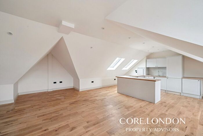 2 Bedroom Flat For Sale In Avenue Gardens, Acton, W3
