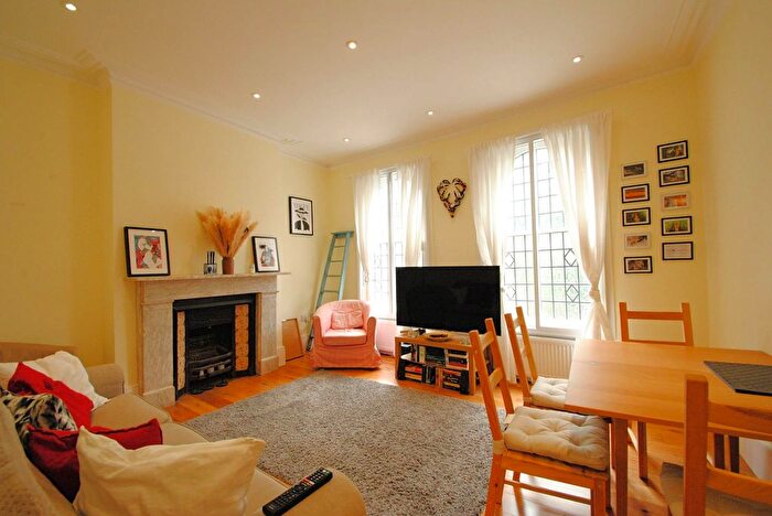 3 Bedroom Flat To Rent In Mill Lane, West Hampstead, NW6