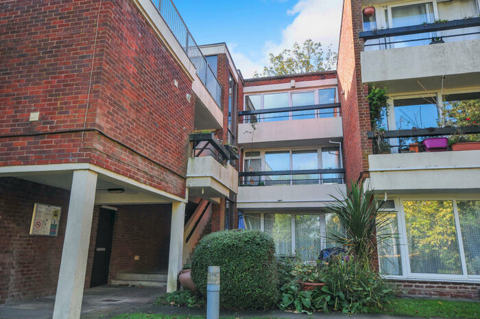 2 Bedroom Flat To Rent In Ragwort Court, Lawrie Park Gardens, Sydenham, SE26