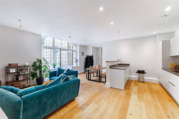 2 Bedroom Flat To Rent In French Yard, Bristol, Somerset, BS1
