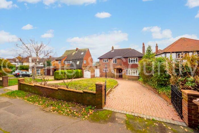 4 Bedroom Detached House To Rent In Pine Walk/carshalton Beeches, SM5