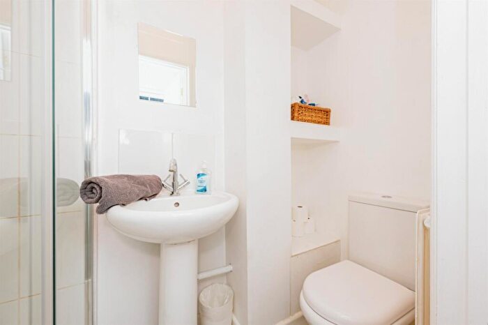 3 Bedroom Terraced House For Sale In Ford Street, Kettering, NN16