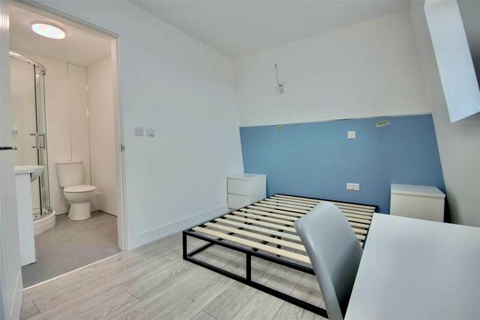 1 Bedroom Studio Flat To Rent In Canal Walk, Portsmouth, PO1