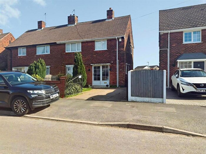 3 Bedroom Semi Detached House For Sale In Yew Tree Drive, Shirebrook, Mansfield, NG20
