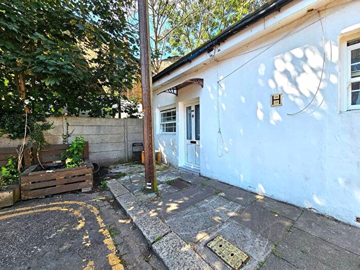 2 Bedroom End Of Terrace House To Rent In Hartham Road, London, N17